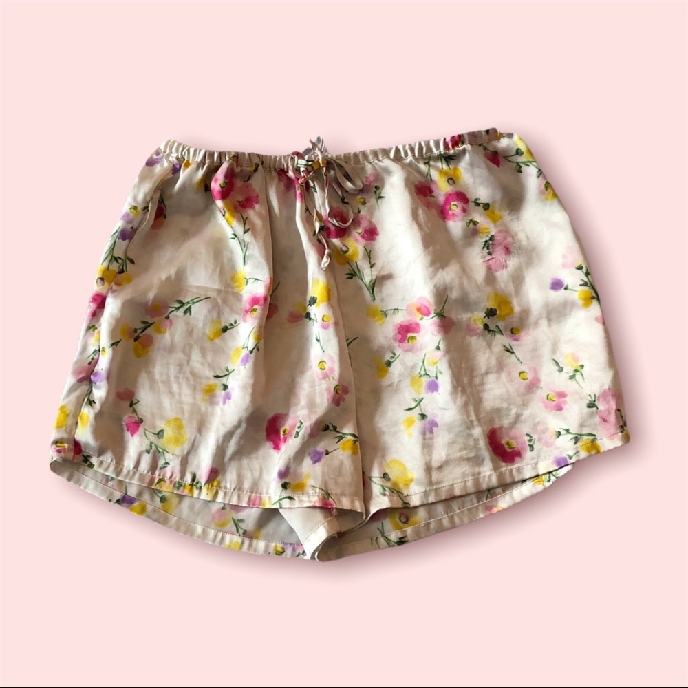 ☕️ Vintage floral detailed drawstring pajama shorts from Ivy and Annabelle